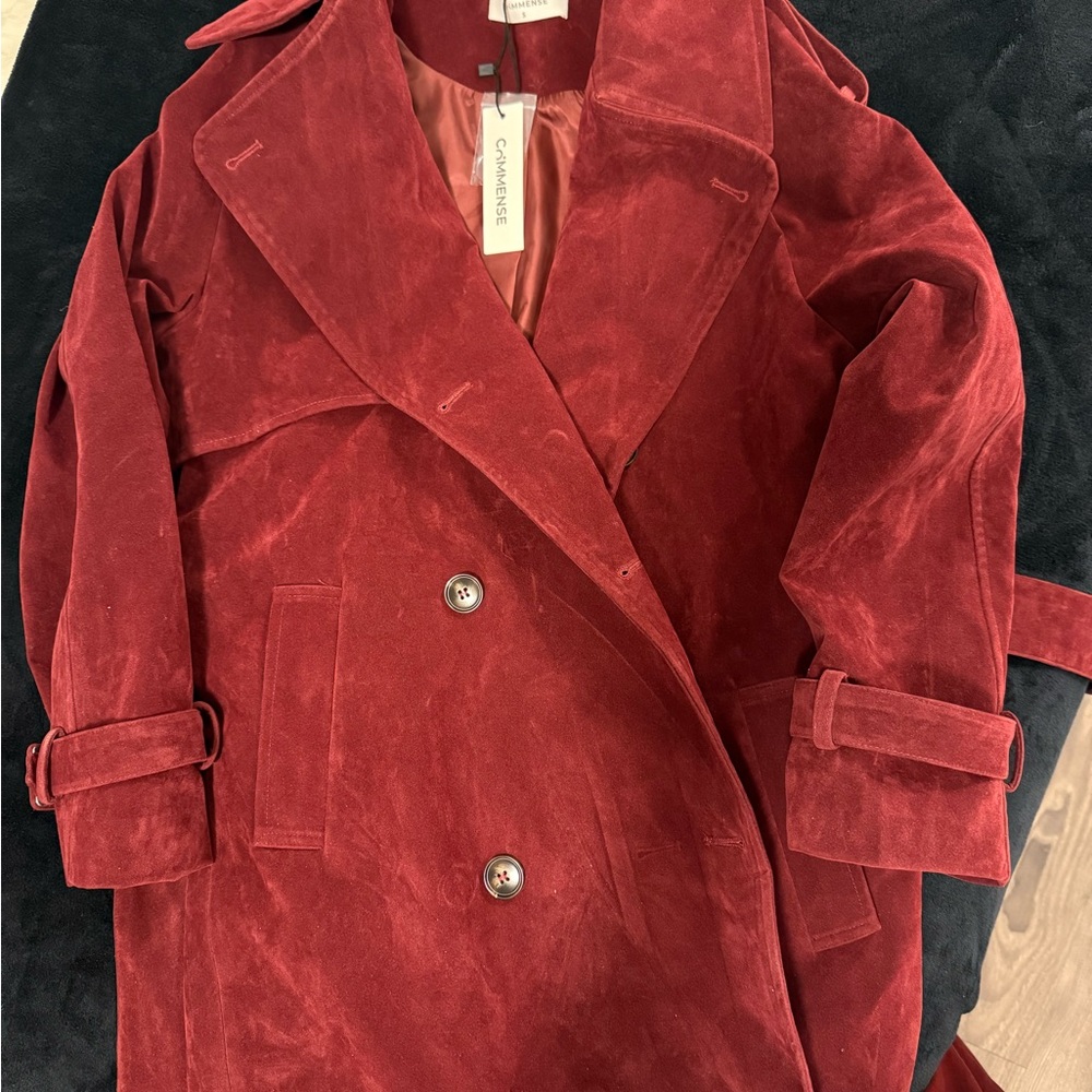 Commense Belted Double-Breasted Suede-Effect Long Trench Coat in Deep Red
